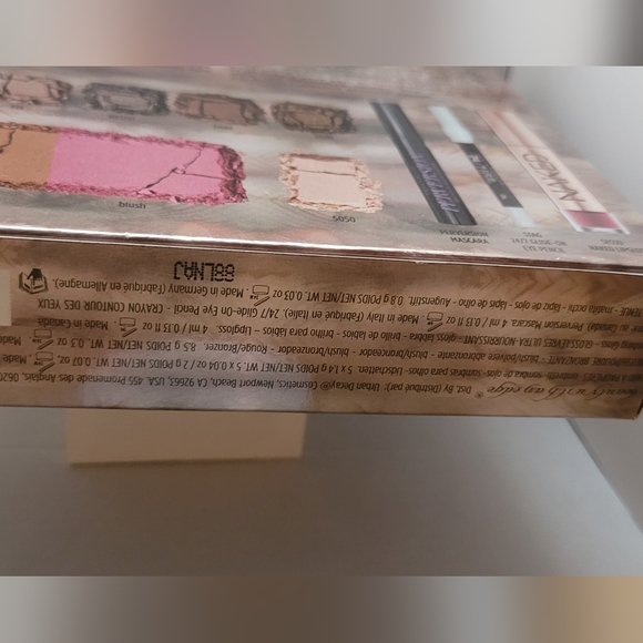 New! Urban Decay Naked On the Run Palette - Picture 10 of 12